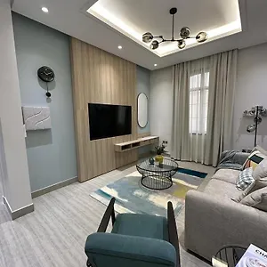 Modern With Private Entry شقة